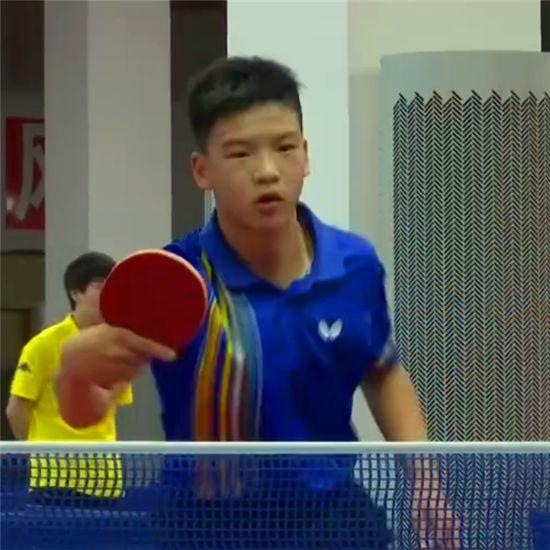 而是把